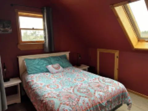 Close to Beach and Town of Souris. Quaint cottage with lovely log cabin feel. Hotels in Kings County