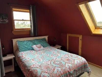 Close to Beach and Town of Souris. Quaint cottage with lovely log cabin feel.