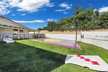 Private pool/Basketball/BBQ/Gameroom/bocce+horseshoe+green space for games Отели в г. Бермуда Дюнс
