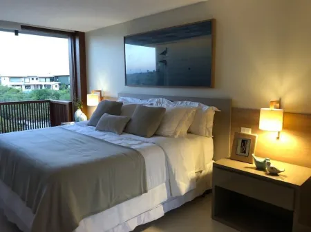 House Praia do Forte, High Luxury, 5 suites, decorated, Cond. The sea side, outbuilding