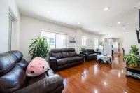 7 Bedrooms *May House* Gated Close to Chinatown