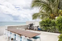 Villa Sunshine: Beachfront! 10 min. walk to the famous Maho Beach!