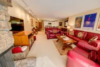 Spacious Condo with Excellent Location at the Base of Aspen Mountain