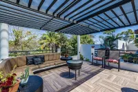 Oceanview FAST WiFi Private Yard Pool Executive Chef Staff Amazing Views