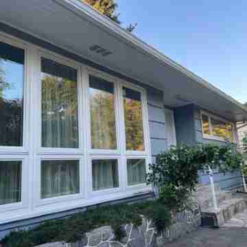 Residence by Queen Elizabeth Park Hotel Exterior