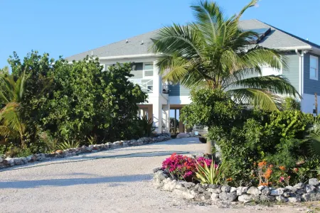 Stunning waterfront home in Exuma with an outdoor pool!