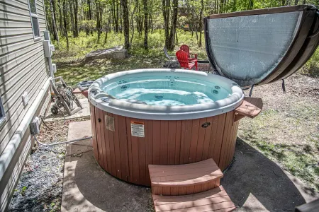 Antler Chalet - Sleeps 10, Hot tub, Gameroom ~ 4 minutes to Big Boulder! Отели в г. Танкханнок Тауншип