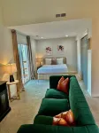 Erin's Emerald Estate-Cozy Loft