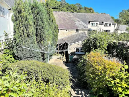 Sunbeam Cottage nestling in the heart of Branscombe village with a parking space