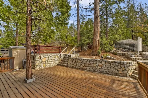 This light and bright cabin will capture your heart and relax your mind!