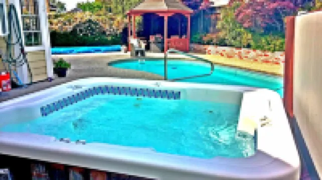 Impressive Exec. Luxury Home. Pool & SPA. Beautiful, Clean, Spacious, Convenient Hotels in Union City