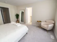 BRAND NEW 3 bedroom house minutes from Niagara Falls Hotels in Thorold