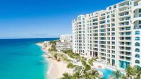 The Cliff Luxury Condo, Oceanfront, infinity pool 3 Shades of blue!