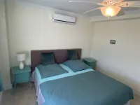 Starboard House: Cozy 2 bedroom apartment on ground floor with rear porch & dock Hotels in Great Abaco