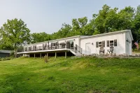 Beautiful Canandaigua Lake view - Family friendly! 4 Season Home - Fall Foliage! Hotels in Canandaigua