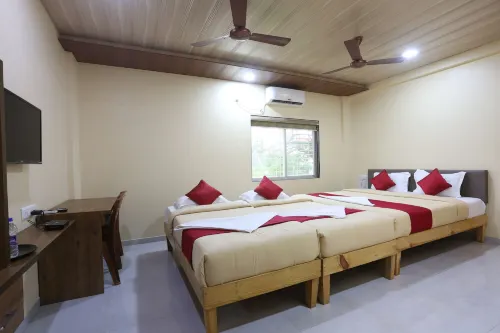Hotel Durva Palace Hotels in Akshi