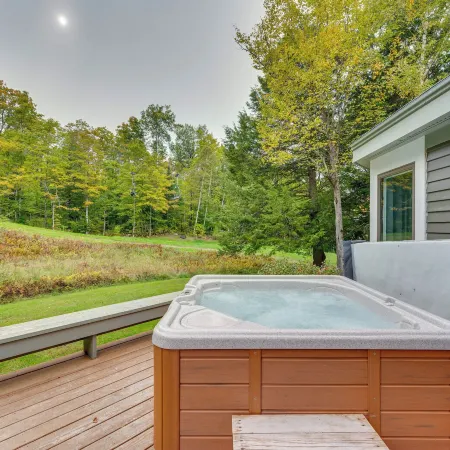 Ski-in Condo w/ Hot Tub on Burke Mtn Slopes!