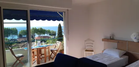 Neptune 5, top floor Отели рядом с достопримечательностью «Музей Жана Кокто - Коллекция Северина Вундермана»