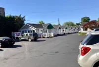 Lockview Motel - parking
