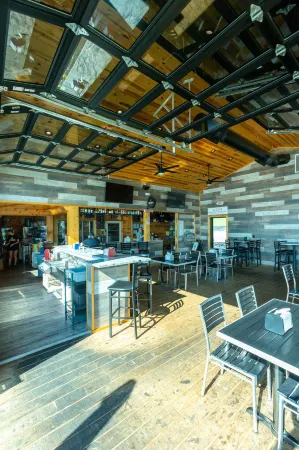 Edinboro Lake Resort Cabins Отели в г. Спринг Тауншип