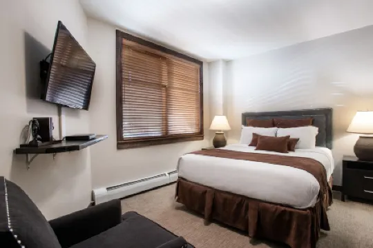 Zephyr Mountain Lodge, Condo | 3 Bedroom Ski Slope Views (Premium Rated Condo 2407)