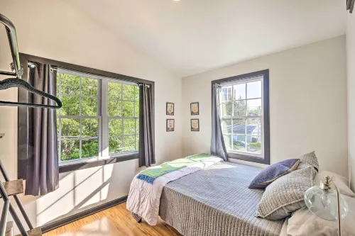 Modern Louisville Apartment w/ Furnished Deck - Apartments