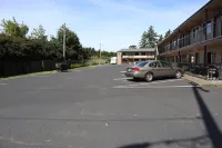 Silver Sands Motel - parking