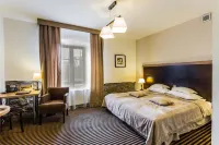 Dwór Kombornia - Folwark Hotels in 