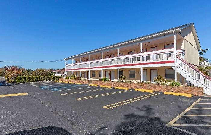Bay Watch Hotel and Marina