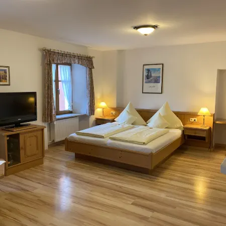 Hotel Lobmeyer Отели в г. Родинг