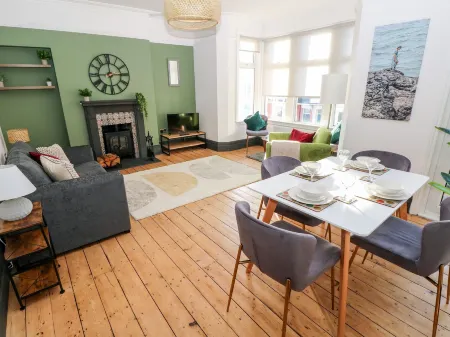 36A Mary Street Отели рядом с достопримечательностью «Ogmore Castle»