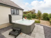 Bryn Meilw - Hot Tub