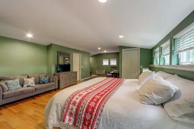 11 Mi to Oneida Lake Spacious Apt in Verona!