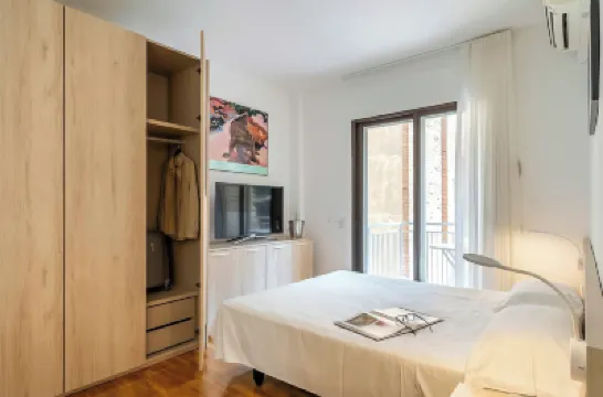 Aparthotel Bertrán Hotels near Parc Guell