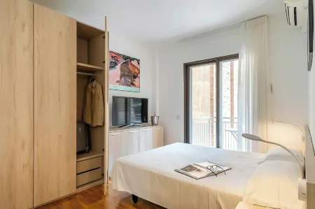 Aparthotel Bertrán Отели рядом с достопримечательностью «Храм Святого Сердца»