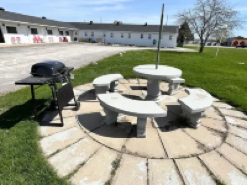 Travellers Inn Hotels in Renfrew County