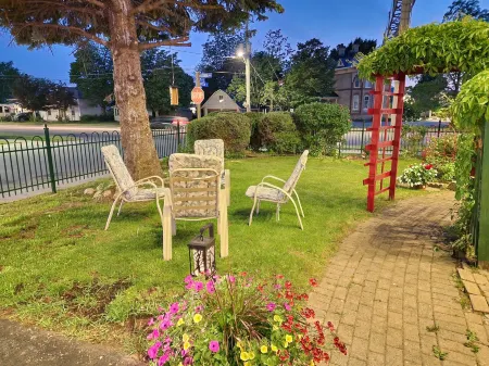 Maple Leaf Motel Отели в г. Ашфилд-Колборн-Ваванош