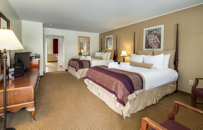 Twin Peaks Lodge & Hot Springs