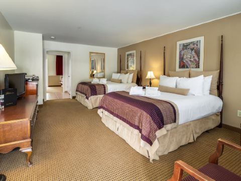 Twin Peaks Lodge & Hot Springs