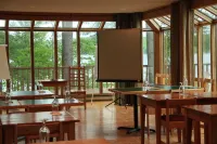 Westwind Inn on the Lake Hotels in Bobcaygeon
