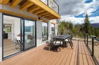 Ski Shores 3 Bedroom Cabin by RedAwning