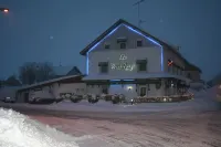 Logis Hôtel & Restaurant les Perce-Neige Luisans 호텔