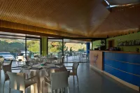 Apartamentos do Lago Hotels in Сертан