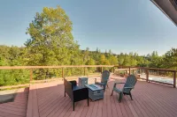 Waterfront Mariposa Vacation Rental w/ Hot Tub - Homestays