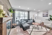 Modern Luxury Amenities Near Woodfield Mall 2 Bedroom Home by RedAwning