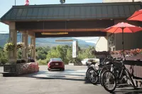 Fernie Fox Hotel - Parking