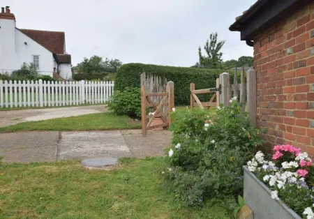 A Charming Barn Conversion Отели рядом с достопримечательностью «Pett Level Beach»