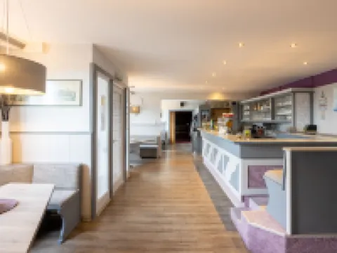 ฟามิเลียนแอนด์อพาร์ทโฮเทล ซตรานด์โฮฟ โรงแรมในTossens