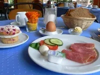 Hotel Meran Hallenbad & Sauna - sarapan