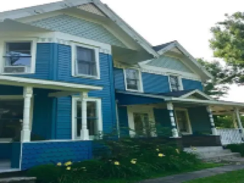 Meadowood Inn Hotels in Middletown